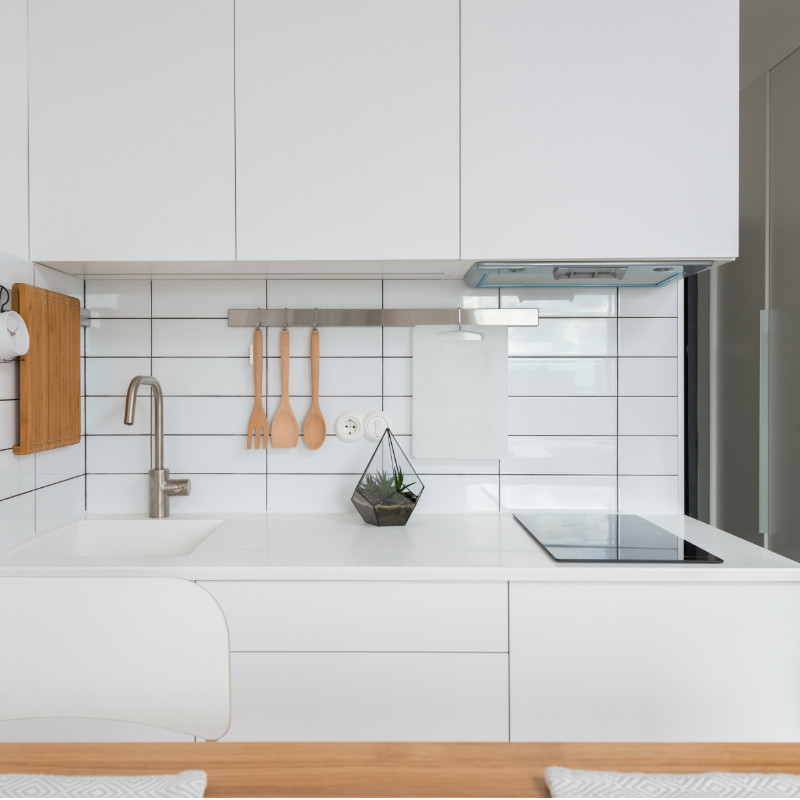 white minamial kitchen