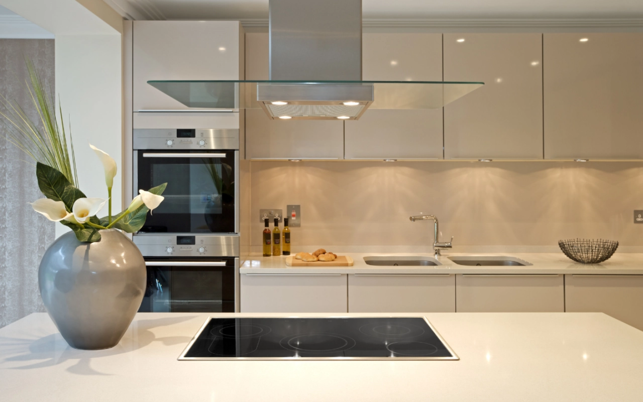 Kitchen in beige colour with country feel
